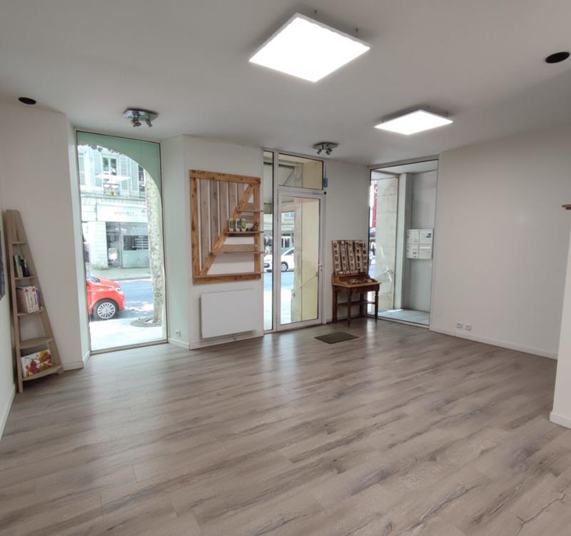 Local commercial - 64 m² - 2 pièces