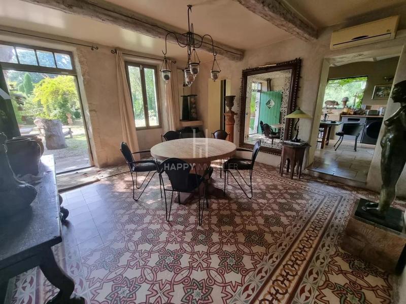 Propriété - 275 m² - 9 pièces