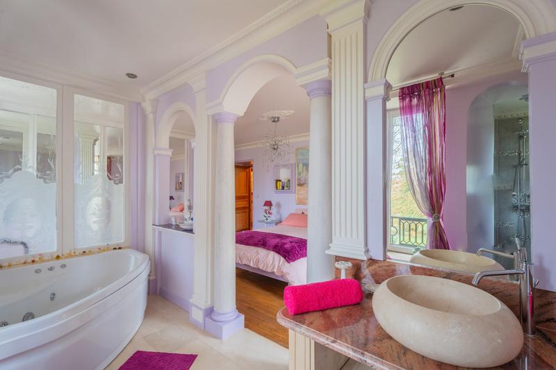 Demeure - 654 m² - 29 pièces