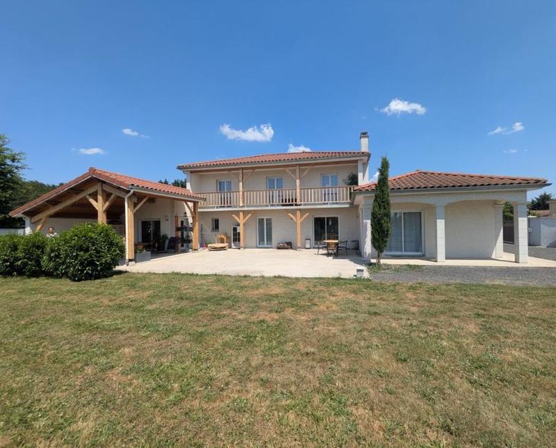 Maison - 200 m² - 6 pièces