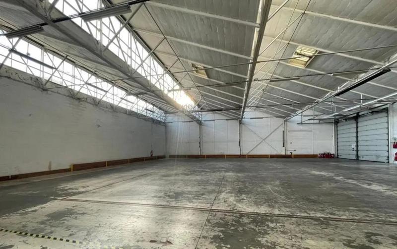 Local d'activité / Entrepôt - 820 m²