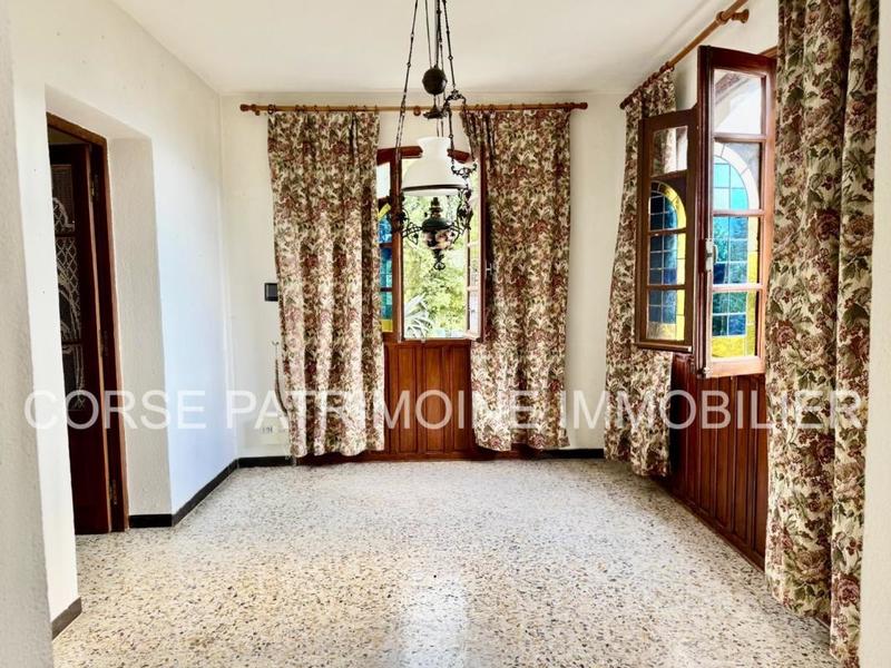 Maison - 229 m² - 18 pièces