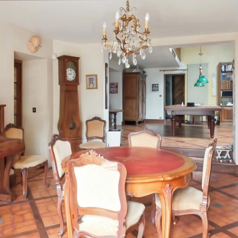 Maison - 211 m² - 7 pièces