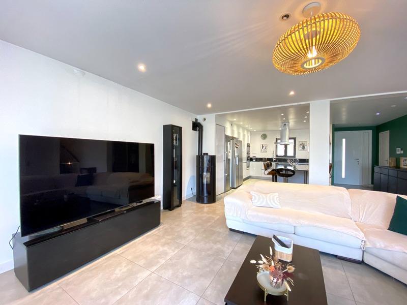 Maison - 225 m² - 8 pièces