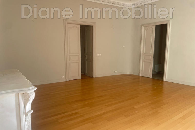 Appartement - 188 m² - 7 pièces