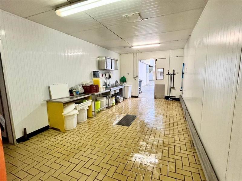 Local d'activités - 200 m² - 5 pièces