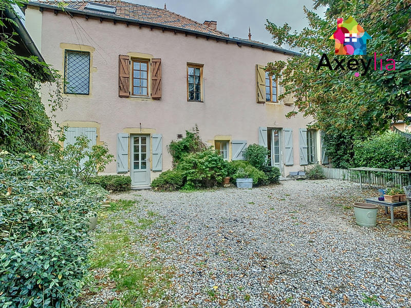 Maison - 258 m² - 12 pièces