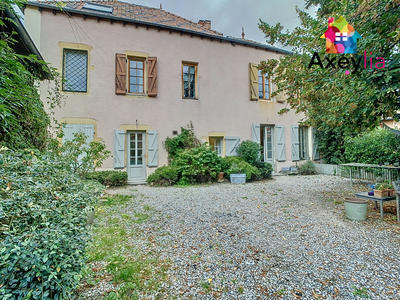 Maison - 258 m² - 12 pièces