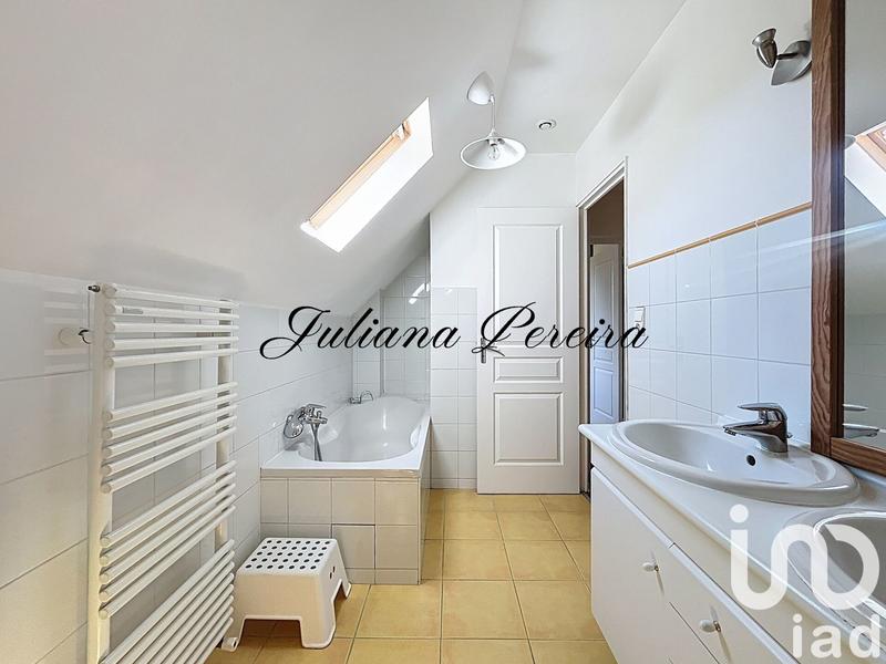 Maison - 205 m² - 9 pièces