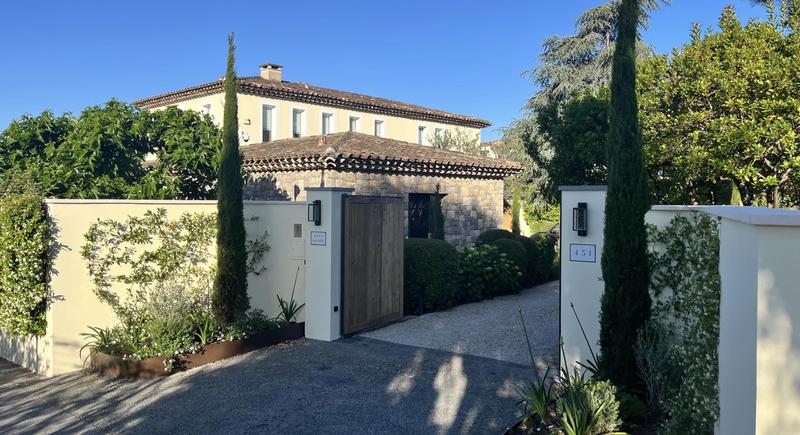 Villa - 250 m² - 8 pièces