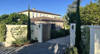 Villa - 250 m² - 8 pièces