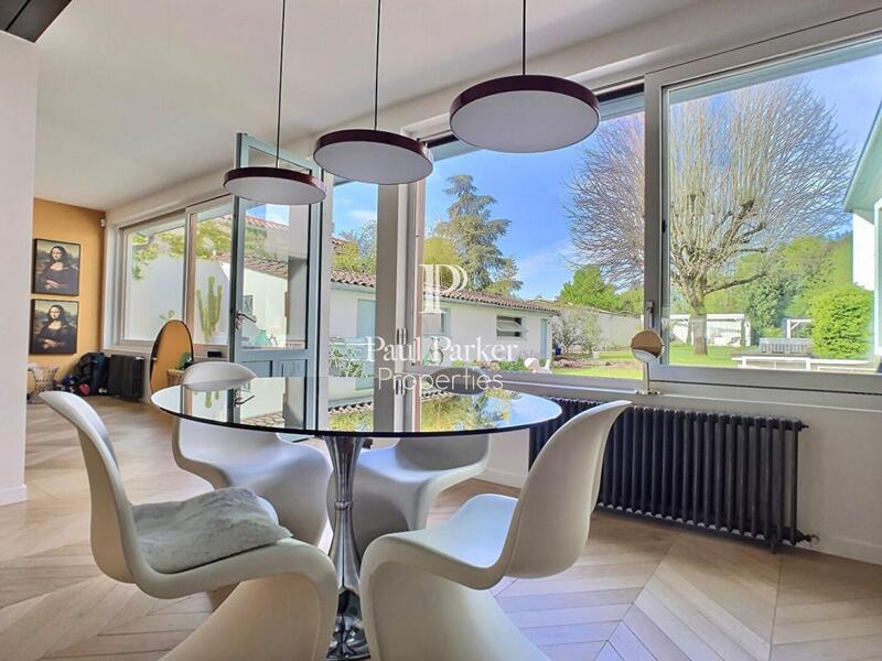 Maison - 230 m² - 6 pièces