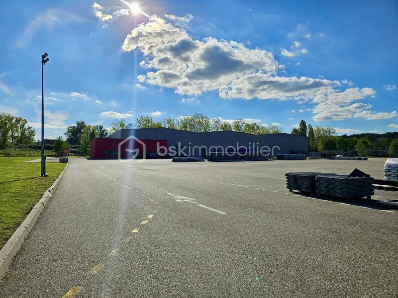 Local commercial - 4 279 m² - 5 pièces