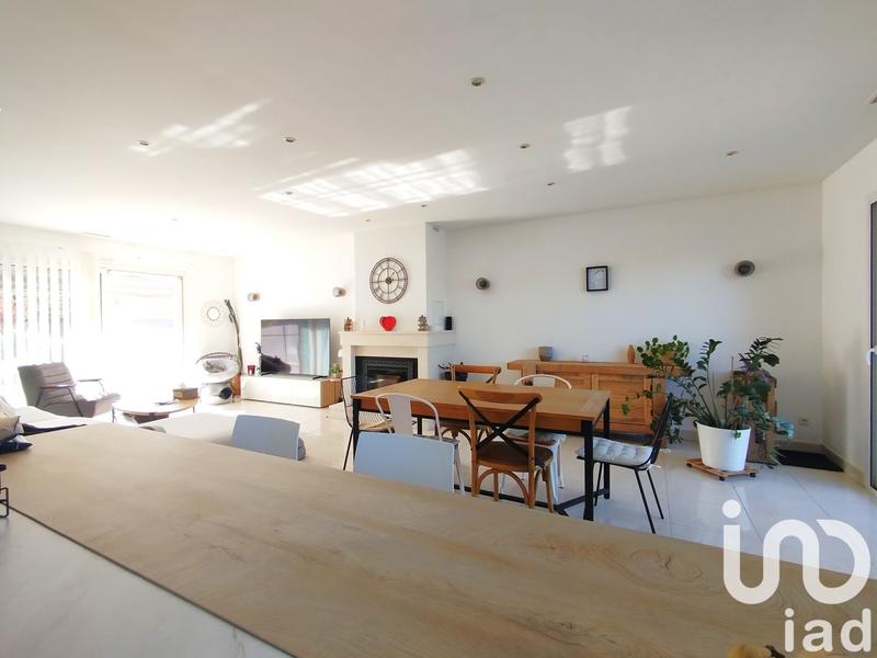 Maison - 213 m² - 9 pièces