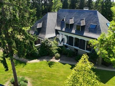 Propriété - 1 051 m² - 20 pièces