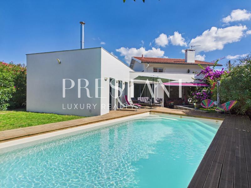 Maison - 180 m² - 5 pièces