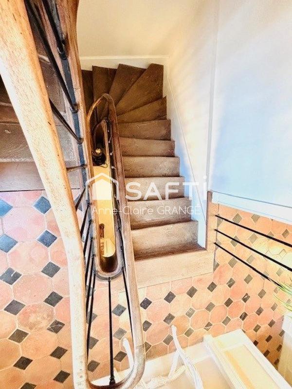 Maison - 221 m² - 12 pièces