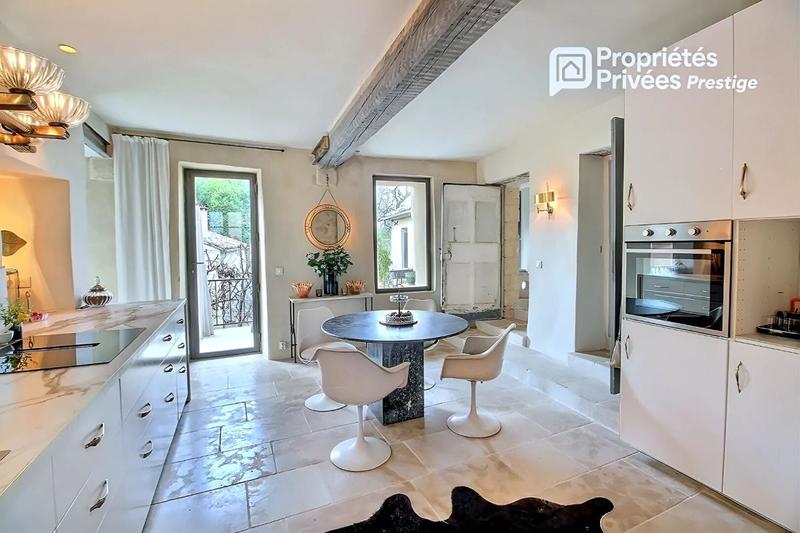 Demeure - 330 m² - 11 pièces