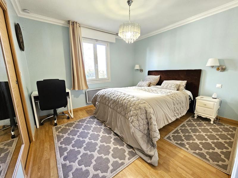 Maison - 220 m² - 9 pièces