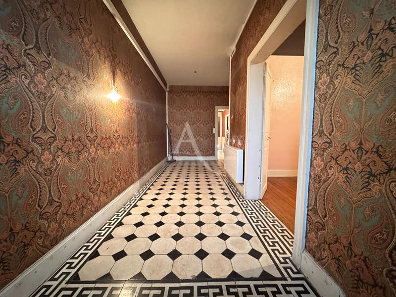 Maison - 208 m² - 8 pièces