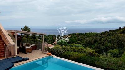 Villa - 242 m² - 9 pièces