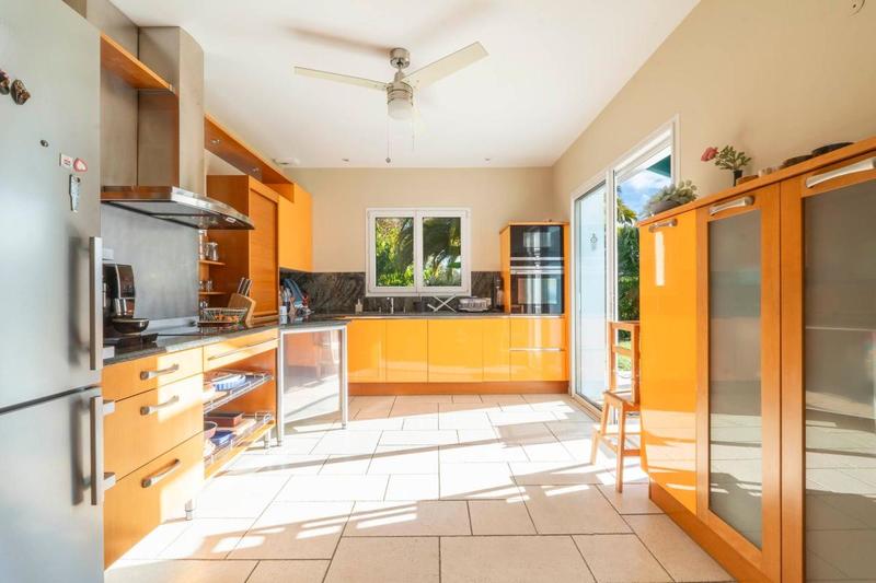 Maison - 240 m² - 6 pièces