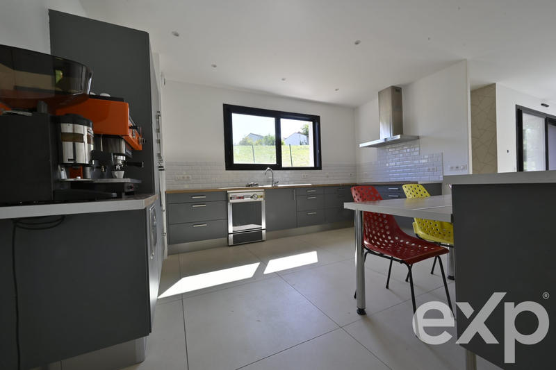 Maison - 202 m² - 5 pièces