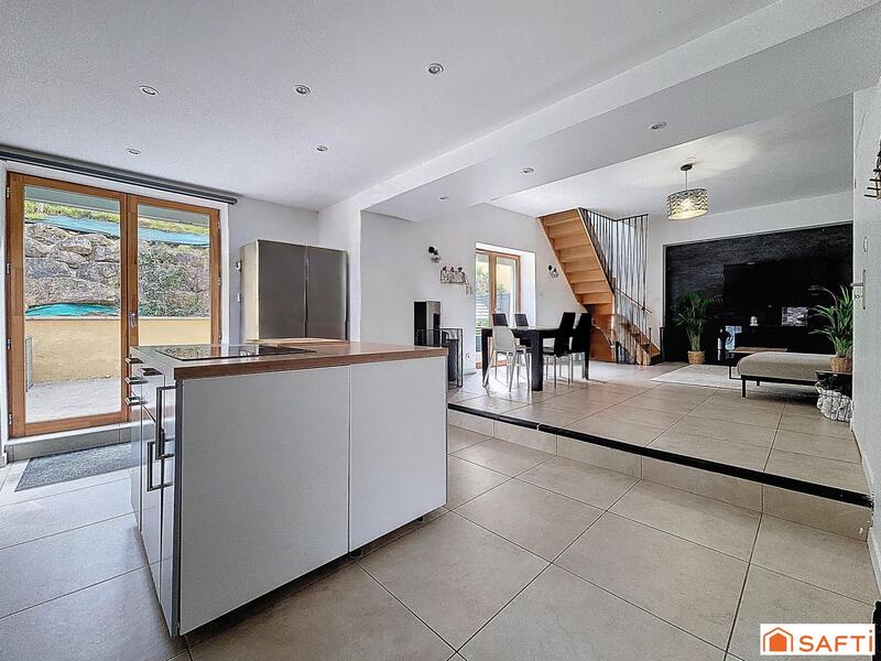 Maison - 98 m² - 4 pièces