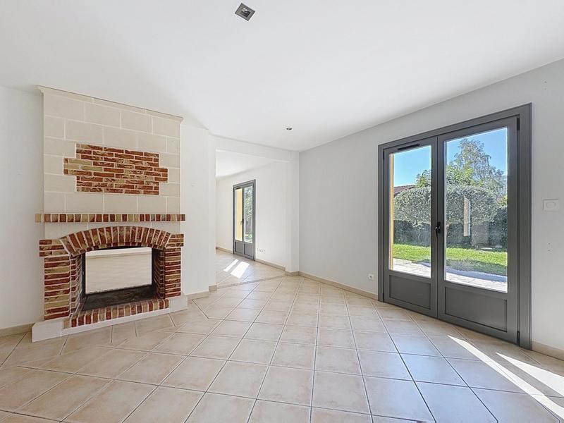 Maison - 240 m² - 8 pièces