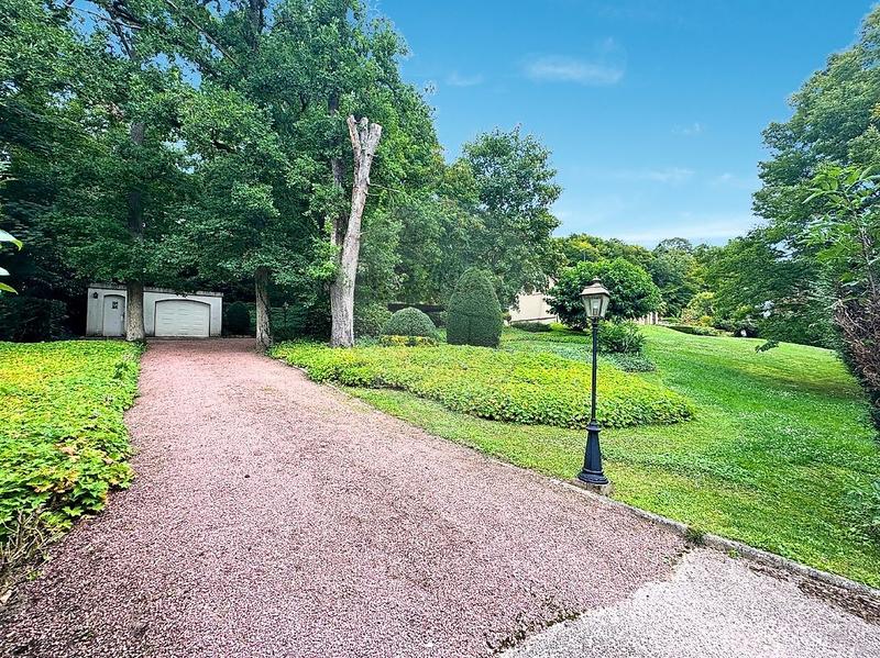 Propriété - 220 m² - 8 pièces