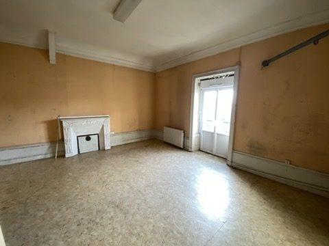 Maison - 275 m² - 12 pièces