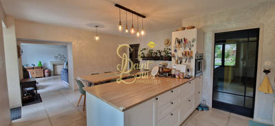 Maison - 205 m² - 7 pièces