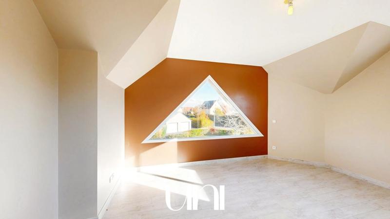 Maison - 235 m² - 8 pièces