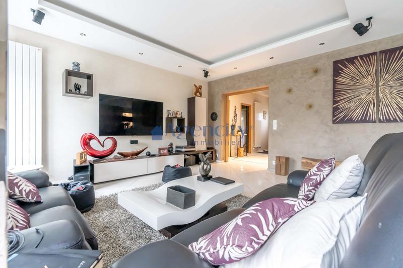 Maison - 214 m² - 7 pièces