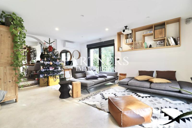 Maison - 220 m² - 7 pièces