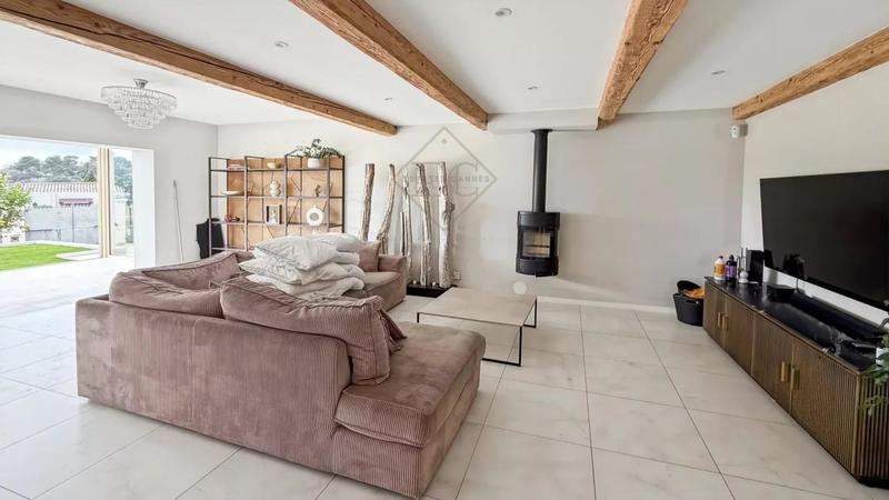 Villa - 220 m² - 5 pièces