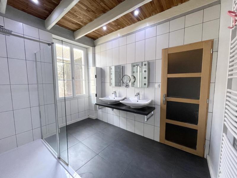 Maison en pierre - 198 m² - 8 pièces