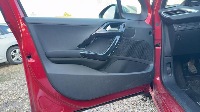Peugeot 208 1.2 PureTech 82 Tech Edition