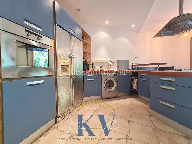 Studio - 86 m² - 5 pièces