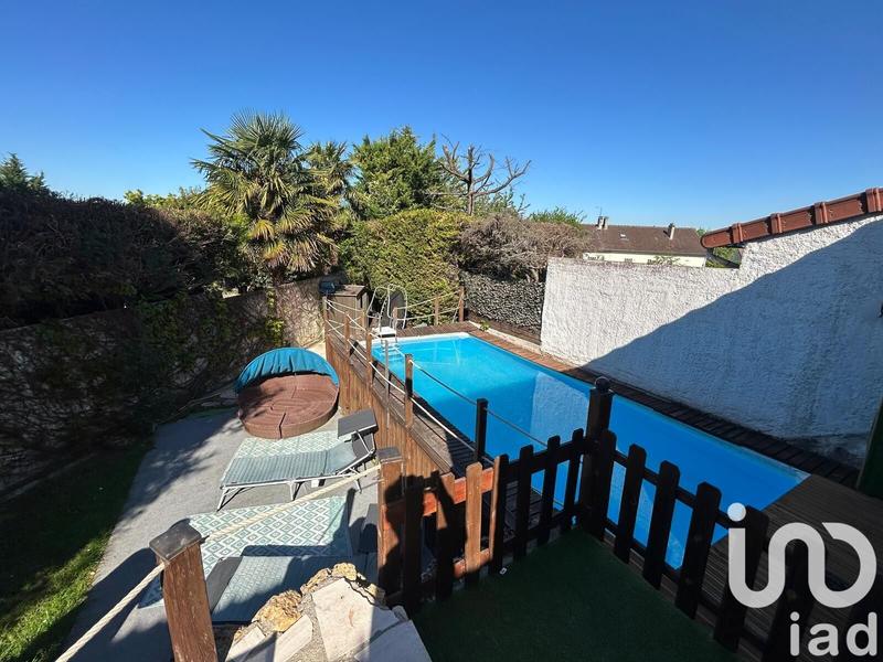 Maison - 180 m² - 8 pièces