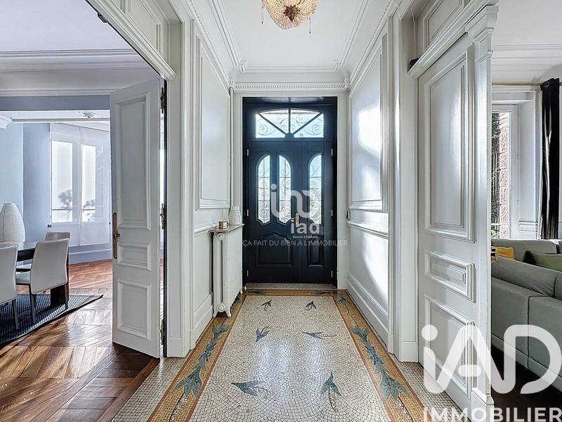 Maison - 210 m² - 8 pièces