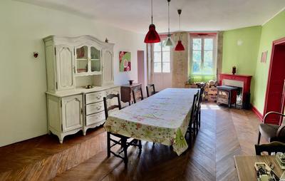 Maison - 263 m² - 9 pièces