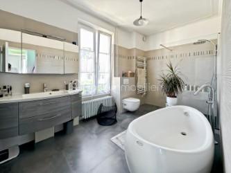 Maison bourgeoise - 233 m² - 8 pièces