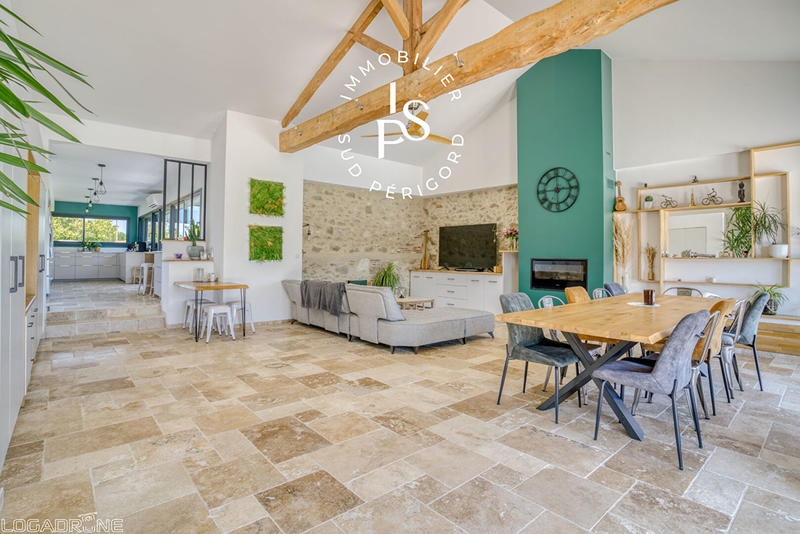 Maison - 229 m² - 7 pièces