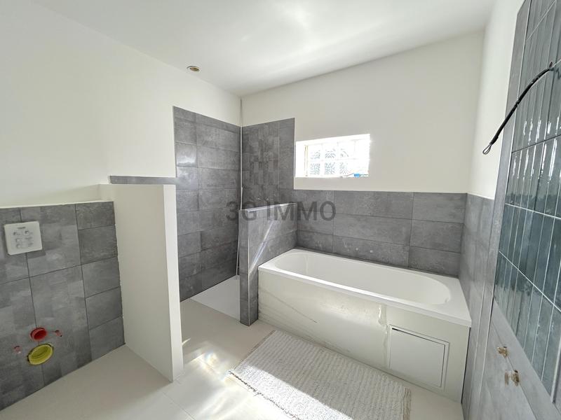 Maison - 210 m² - 6 pièces