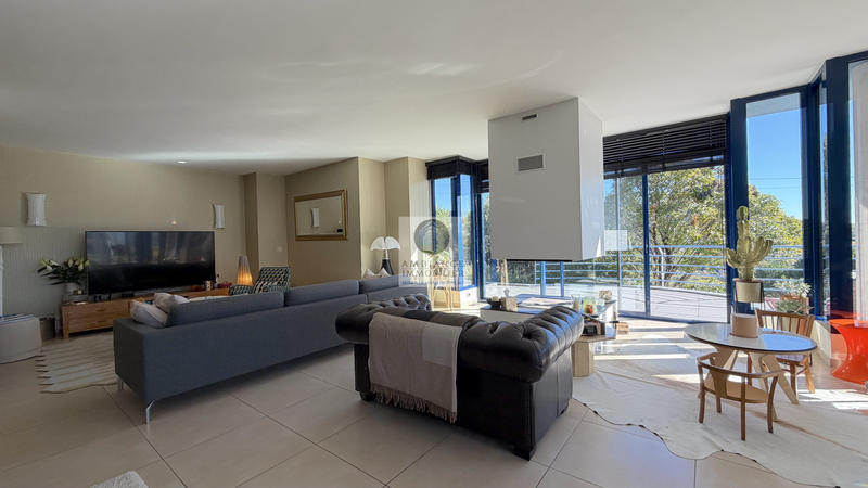 Maison - 258 m² - 7 pièces