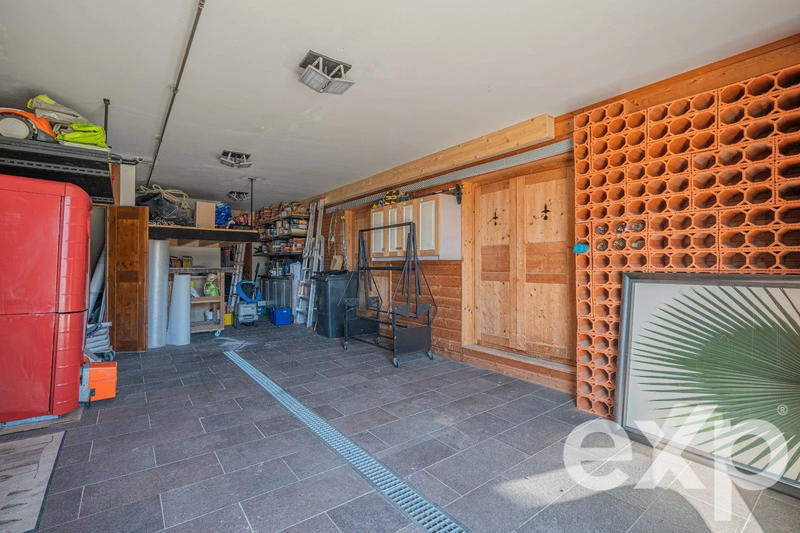 Maison - 393 m² - 12 pièces