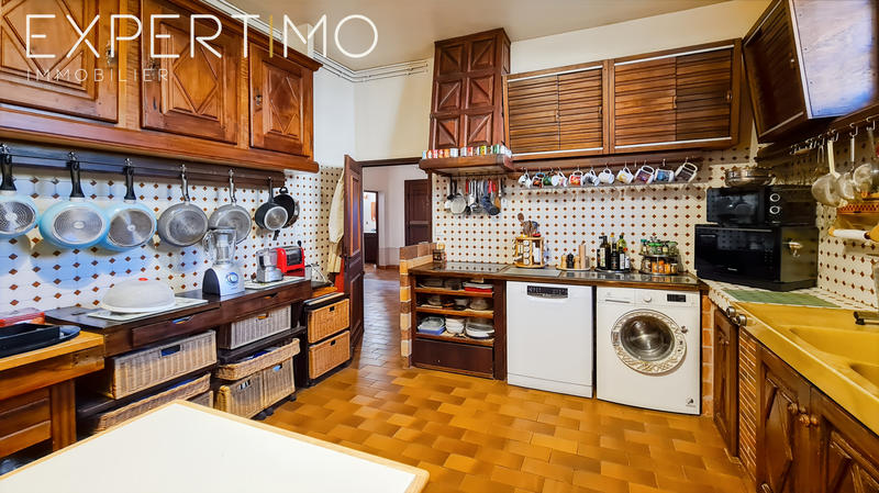 Maison - 307 m² - 10 pièces