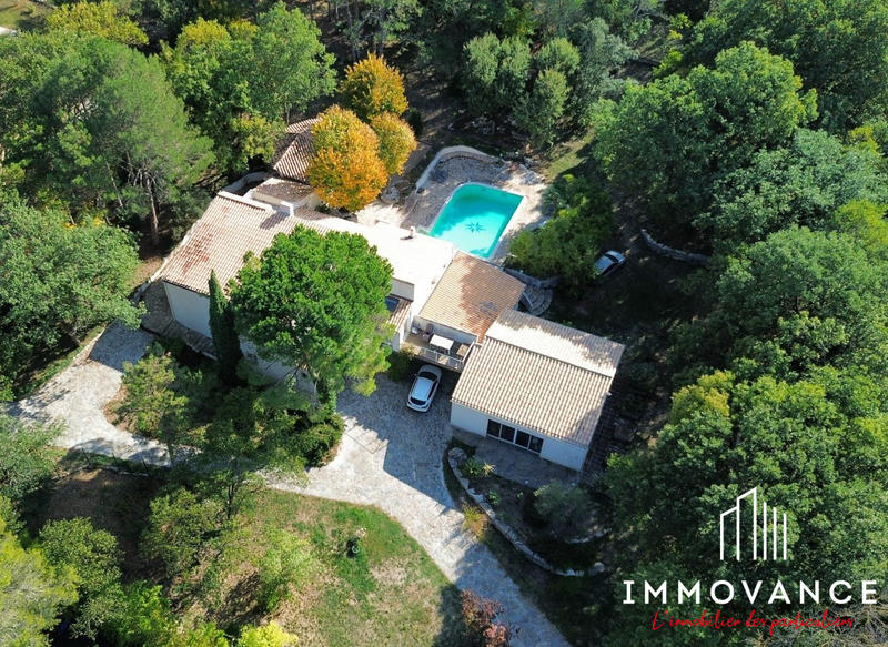 Maison - 275 m² - 8 pièces