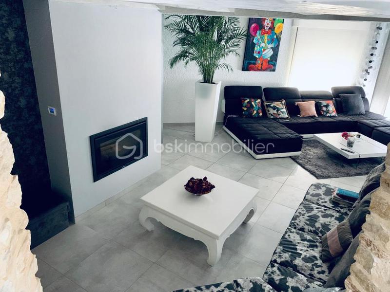 Propriété - 240 m² - 11 pièces